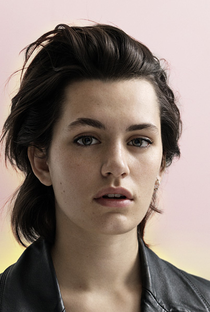 Ella Rumpf - Poster / Capa / Cartaz - Oficial 1