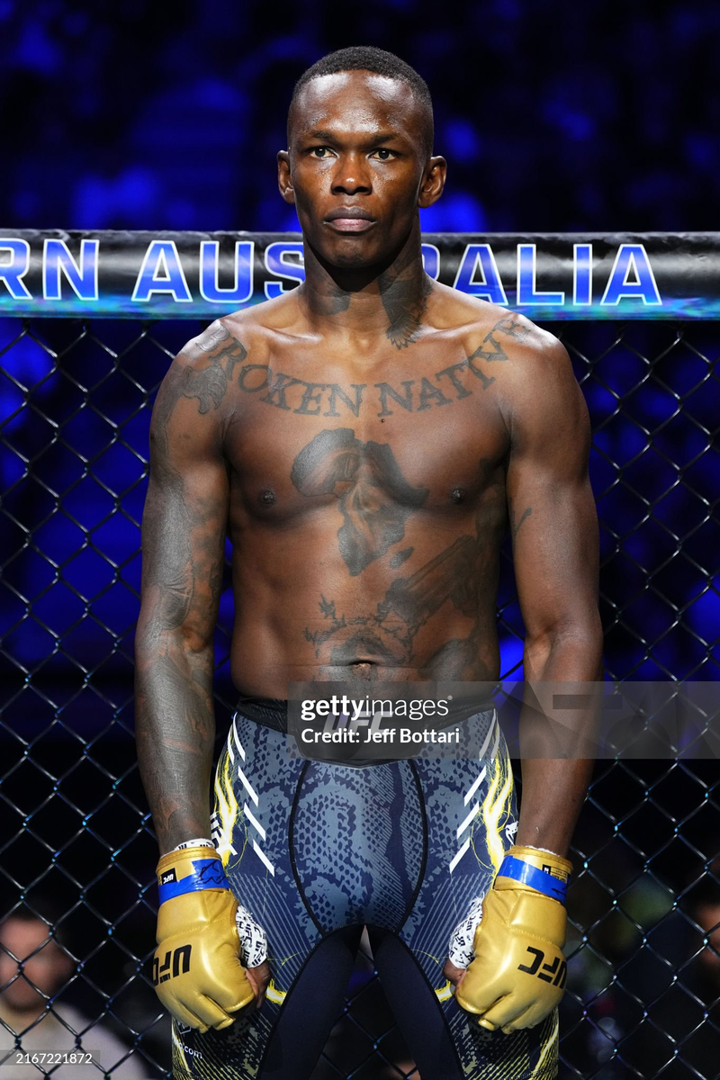Israel Adesanya - Foto 1