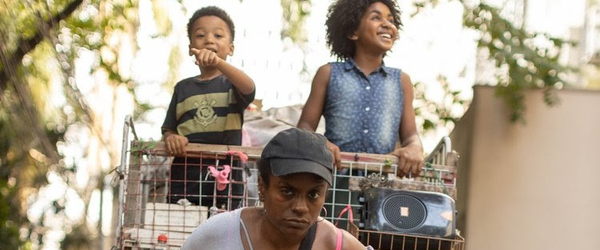 Assista trailer de A Melhor Mãe do Mundo, de Anna Muylaert