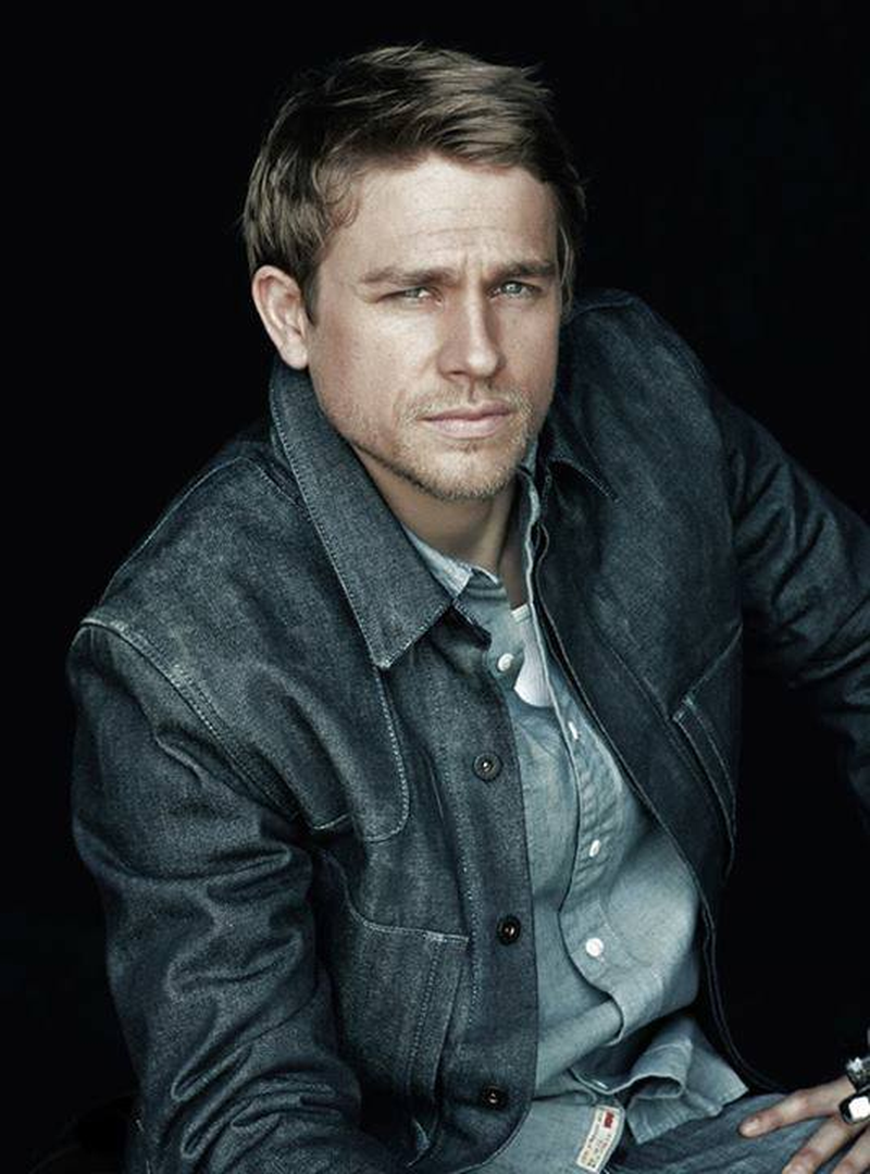 Charlie Hunnam - Foto 11