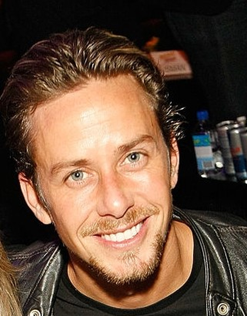 Dean Armstrong - Foto 1