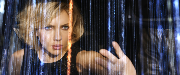 Scarlett Johansson armada e fatal no trailer de LUCY, de Luc Besson 