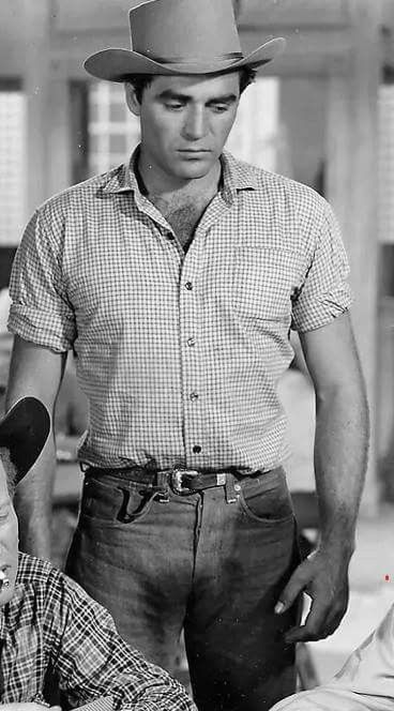 Steve Cochran (I) - Foto 5
