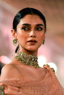 Aditi Rao Hydari - Poster / Capa / Cartaz - Oficial 1