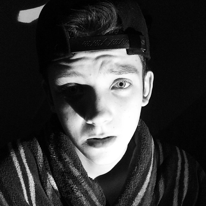 Asa Butterfield - Foto 5