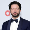 John Magaro - Foto 1