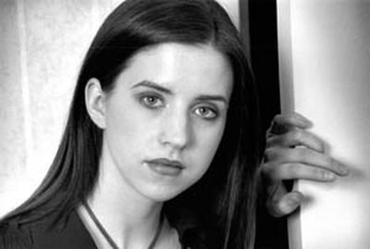 Emily Perkins - Foto 13