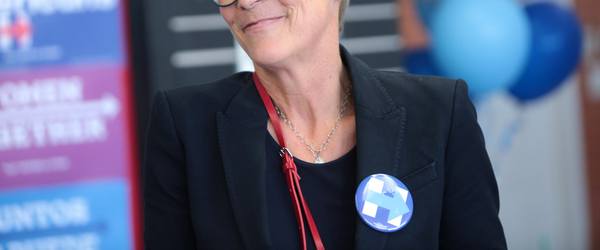 Jamie Lee Curtis sugere novos caminhos para proteger a indústria do cinema