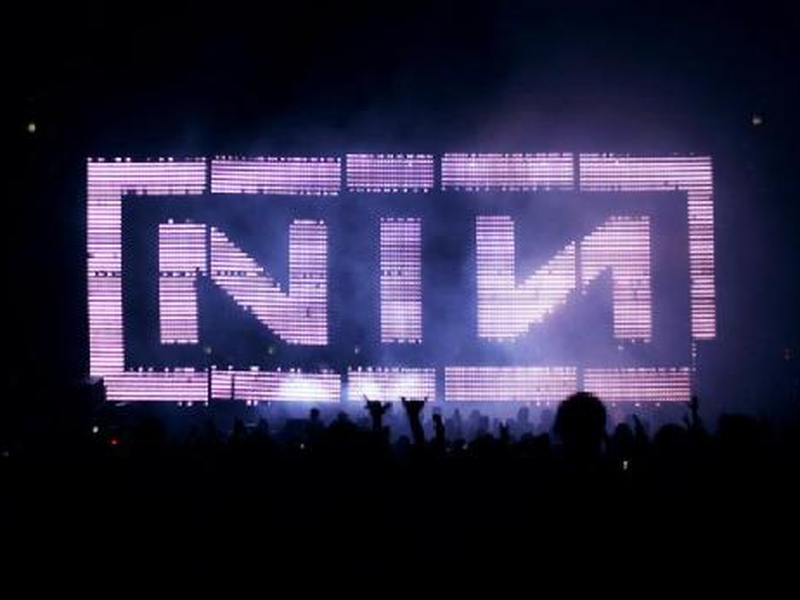 Foto 1 de Nine Inch Nails - Beside You In Time