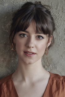 Daisy Edgar-Jones - Poster 1