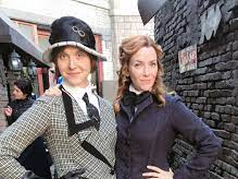 Foto 6 de Mrs. Sherlock Holmes by Timeless