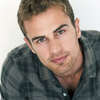 Theo James - Foto 6
