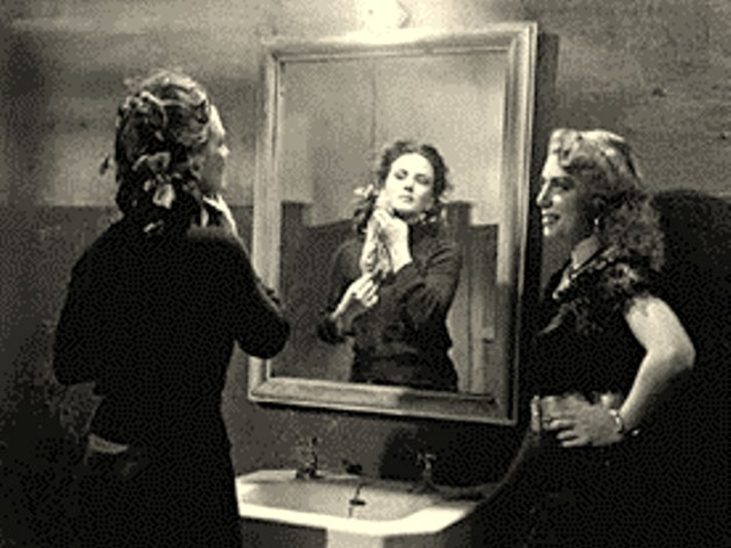 Foto 1 de Santa Entre Demônios