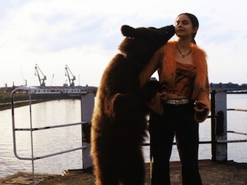 Foto 1 de Bear Kiss