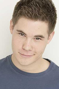Adam DeVine - Poster / Capa / Cartaz - Oficial 1