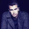Theo James - Foto 2