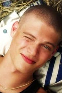 Josha Stradowski - Poster / Capa / Cartaz - Oficial 1