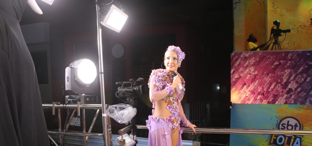 Claudia Leitte se assusta com Ghostface em Carnaval de Salvador