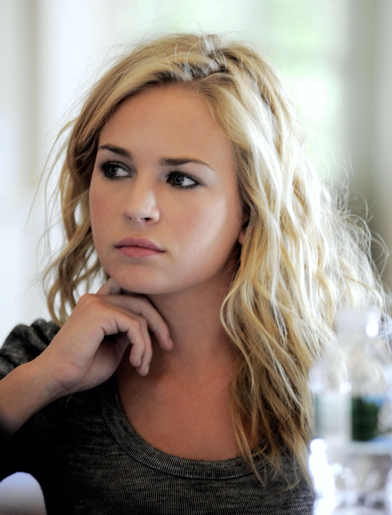 Britt Robertson - Foto 6