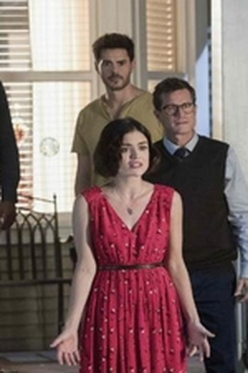 Poster de Episódio Re-Inventing the Abbotts (2018)