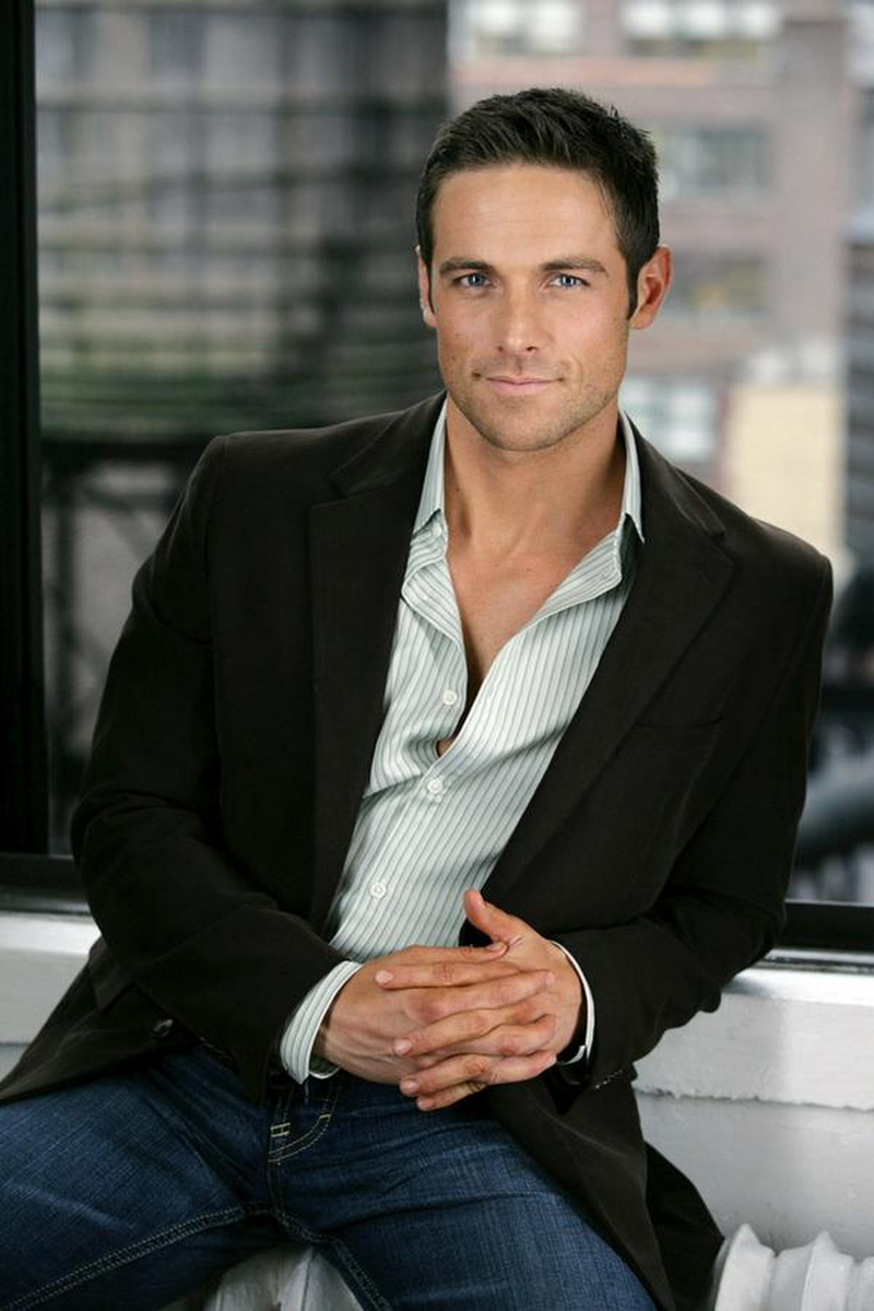 Dylan Bruce - Foto 1