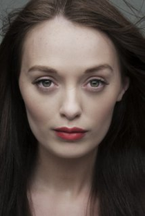 Elva Trill (I) - Poster 1