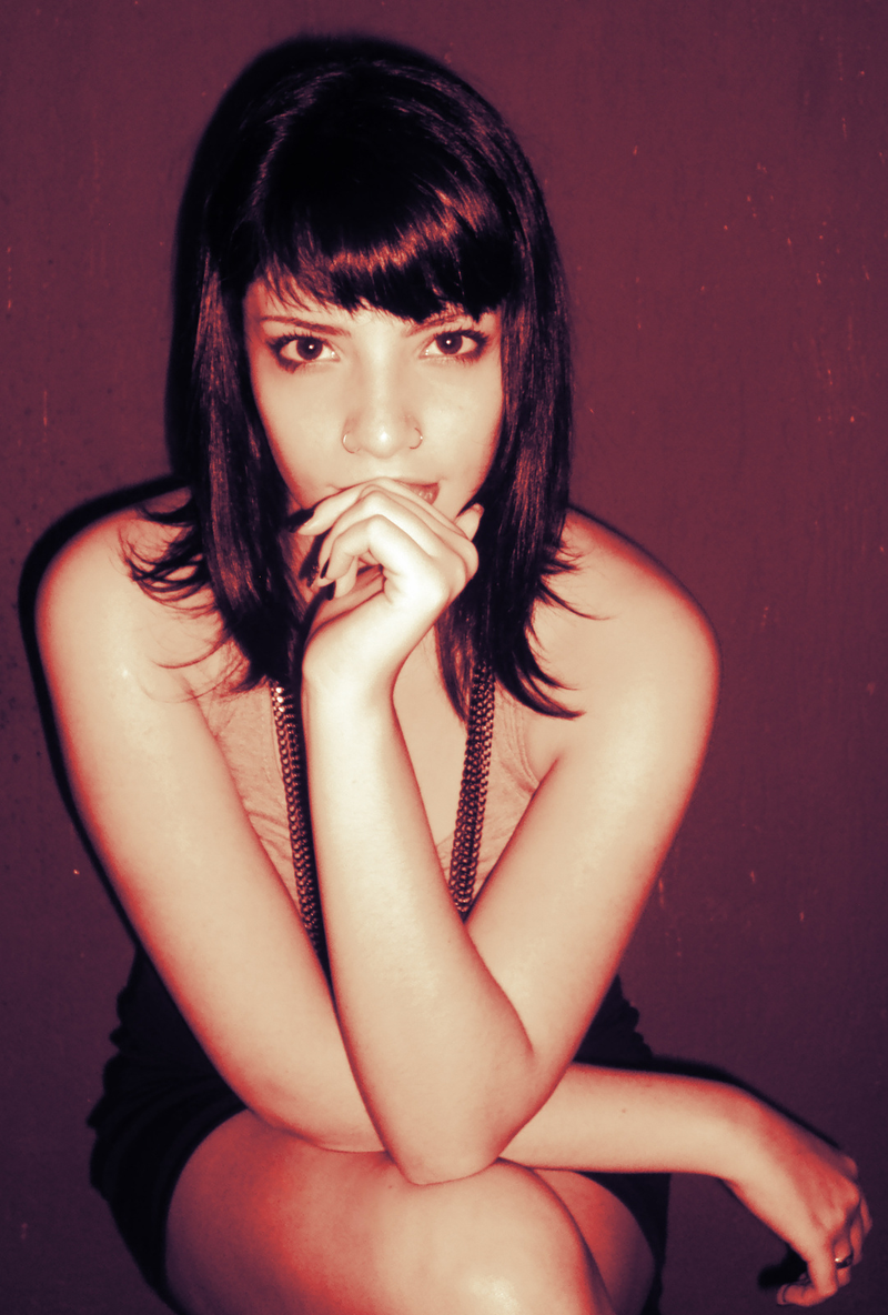 Thais Holanda - Foto 1