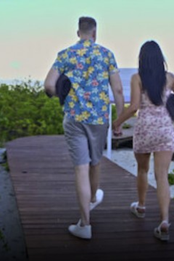 Poster de Episódio Leaving Paradise (2022)