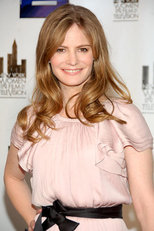 Jennifer Jason Leigh