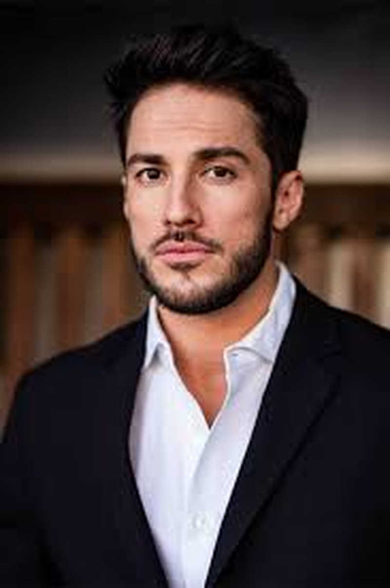 Michael Trevino (I) - Foto 6