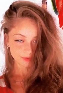 Victória Oliveira - Poster 1