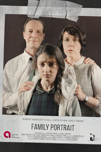 Poster de Curta Family Portrait (2014)