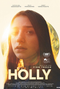 Holly - Poster / Capa / Cartaz - Oficial 2