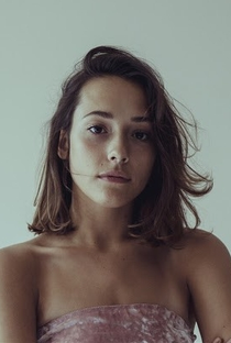 Suzanne Jouannet - Poster 1