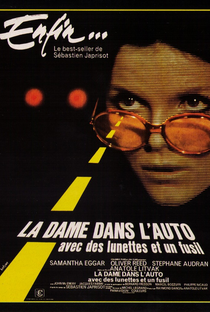 A Garota no Automóvel: Com Óculos e um Rifle - Poster / Capa / Cartaz - Oficial 1