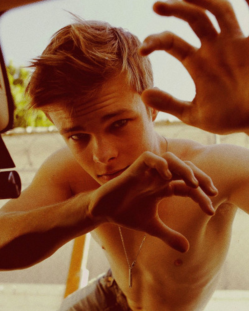 Nicholas Hamilton - Foto 6