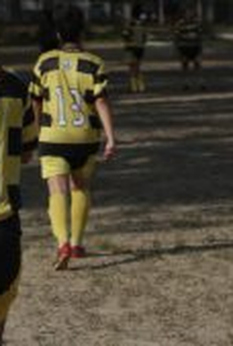 Futebol é coisa de mulher - as dificuldades das meninas que jogam na várzea - Poster / Capa / Cartaz - Oficial 1