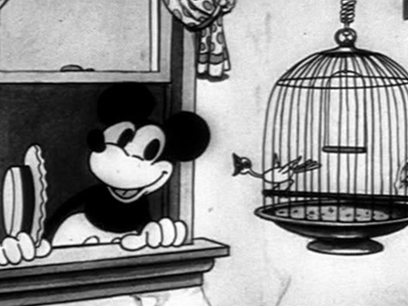 Foto 1 de Mickey Steps Out