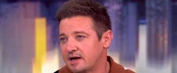 Jeremy Renner revela motivo para recusar “Gavião Arqueiro” temporada 2: “Queriam me pagar metade. Eu virei meio Jeremy agora?”