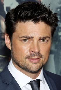 Karl Urban - Poster / Capa / Cartaz - Oficial 2