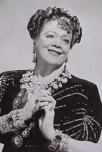 Esther Howard (I) - Poster 1