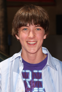 Tyler Patrick Jones - Poster / Capa / Cartaz - Oficial 1