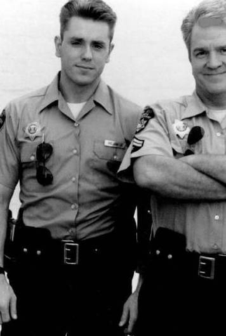 Poster 1 de Série Arresting Behavior  (1992)