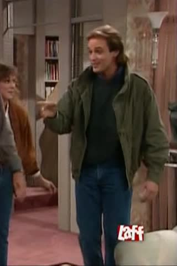 Poster de Episódio Between a Cop and a Hard Place (1989)