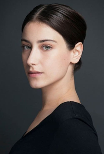 Hazal Kaya - Poster / Capa / Cartaz - Oficial 1