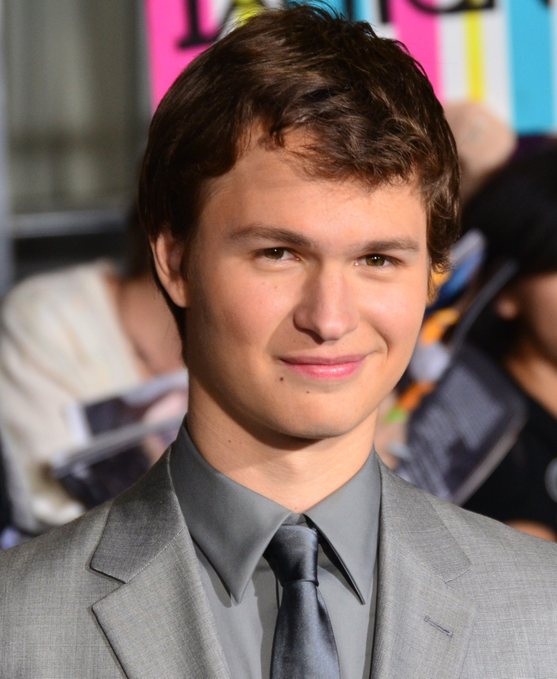Ansel Elgort - Foto 7