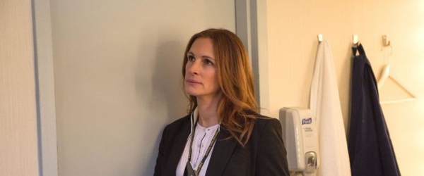 Homecoming | Julia Roberts aparece séria em nova imagem