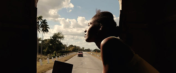 CRÍTICA: Documentário político traz dilema de cubana sem chavões do gênero