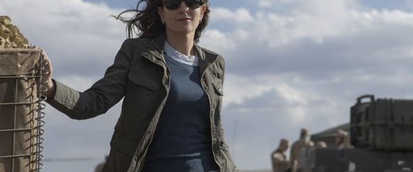 Trailer - Tina Fey vive uma jornalista em viagem ao Afeganistão em "Whiskey Tango Foxtrot"  – Película Criativa