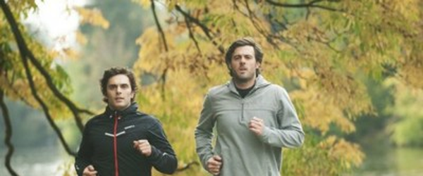 “Beijei uma Garota” traz riso e reflexão ao Festival Varilux • Ambrosia